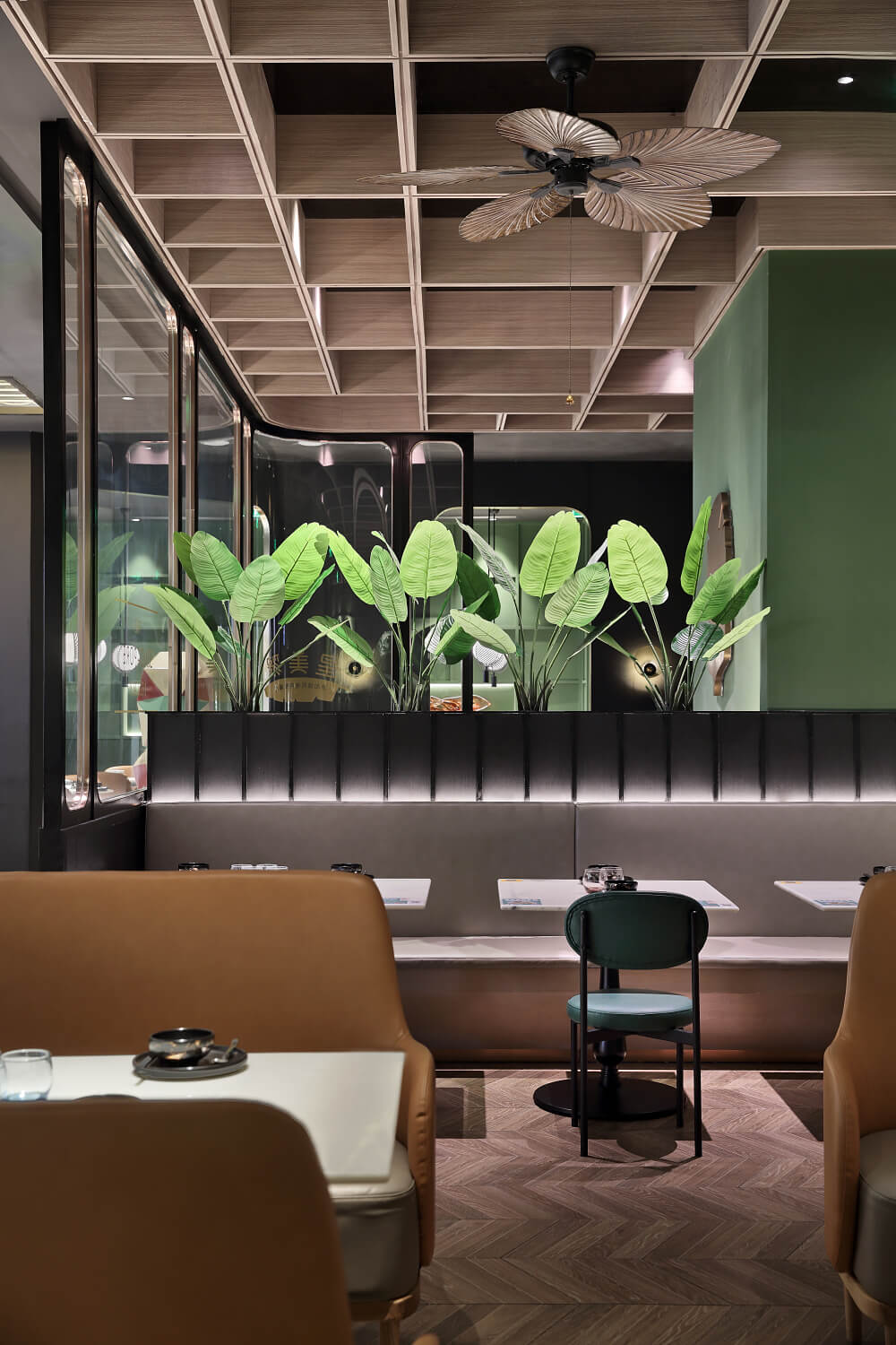 郑州特色餐厅设计公司—新加坡风情餐厅装修案例(图13)