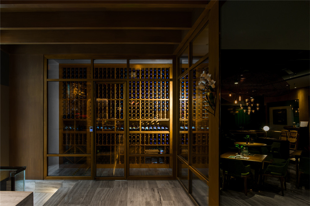 创意川菜与葡萄酒结合的拔萃音乐酒吧餐厅装修设计(图2)