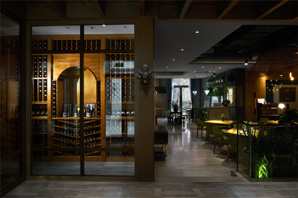 创意川菜与葡萄酒结合的拔萃音乐酒吧餐厅装修设计(图1)